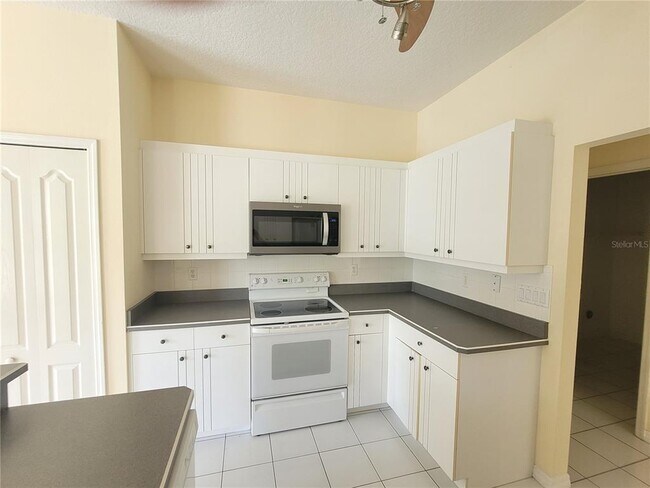 Building Photo - 165 Frontier Dr