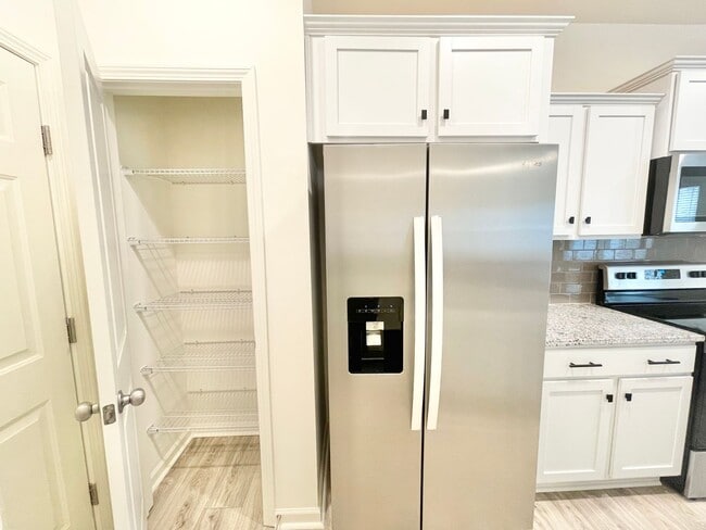 Building Photo - 3 br Paired Home minutes from I-77 and I-40 READY NOW - FEBRUARY SPECIAL