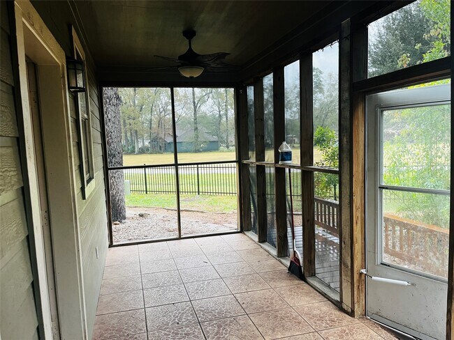 Building Photo - 2015 Halyard Dr