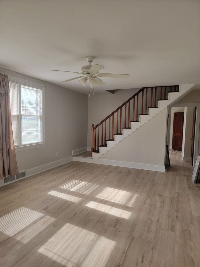 Building Photo - 1111 Bayview Rd