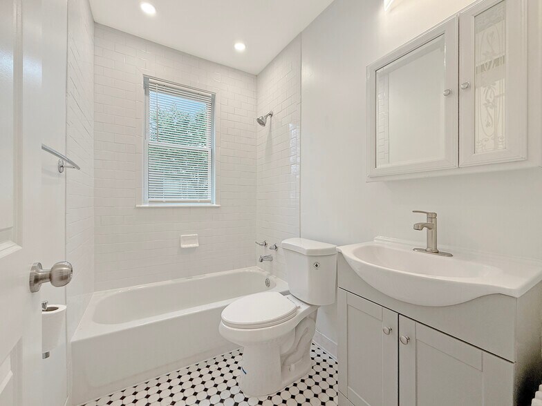 Building Photo - 4800 3rd St NW
