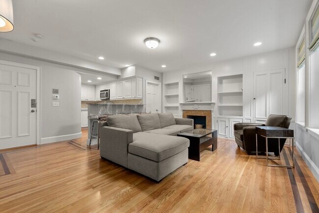 Primary Photo - 127 Beacon St