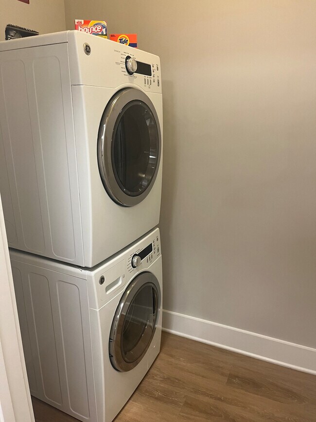 Building Photo - 6408 Providence Farm Ln