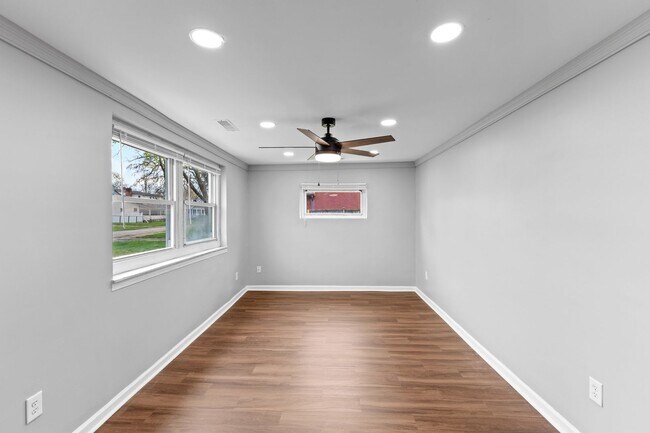 Building Photo - Newly Renovated 3-Bed Gem with Massive Yard – Modern Columbus Living!