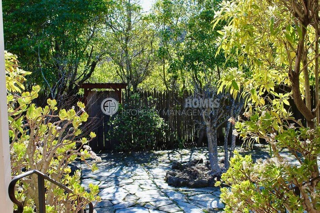 Building Photo - Charming, Light-Filled Home in Coveted Forbes/Sun Valley Neighborhood!  FOUNDATION