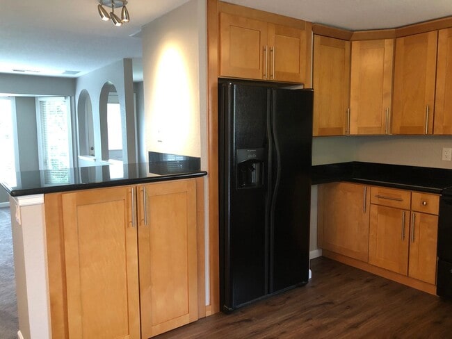 Building Photo - CUTE House with fenced yard & AIR-CONDITIONING in Lynnwood/N Bothell area