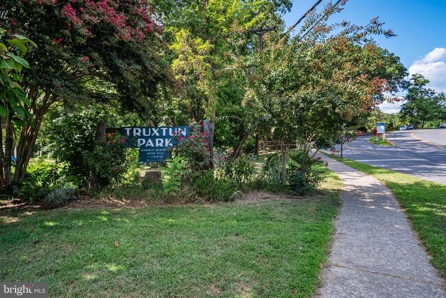 Building Photo - 1110 Thomas Trl