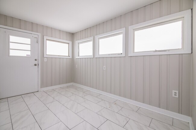 Building Photo - 105 Pineland Cir
