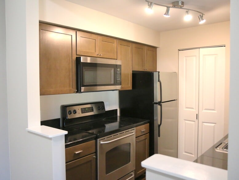 Building Photo - 12300 Harbour Pointe Blvd