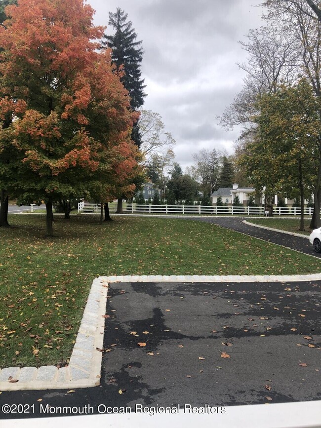 Building Photo - 497 Sycamore Ave