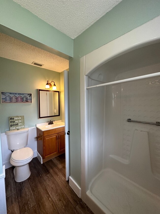 Building Photo - 647 Goodwin Ave