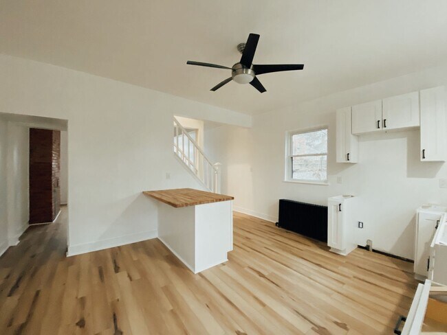 Building Photo - NEWLY RENOVATED 2 BEDROOM IN THE HEART OF BLOOMFIELD!