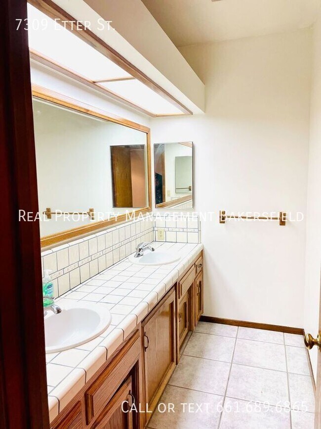 Building Photo - 7309 Etter St