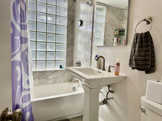 Building Photo - 2 bedroom in Boston MA 02114