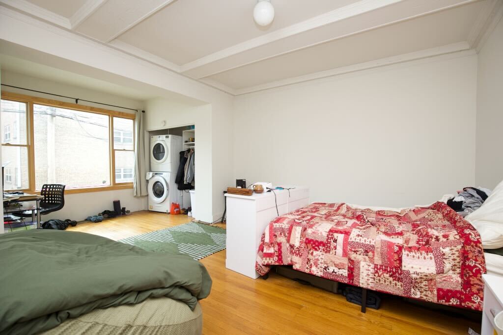 Building Photo - 6717 N Sheridan Rd