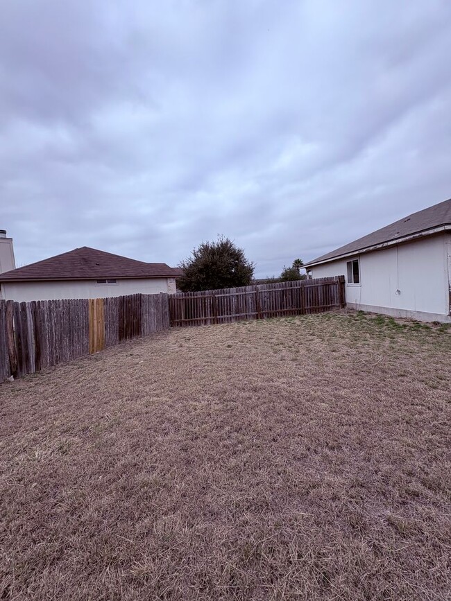 Building Photo - 3 Bedroom Cul-De-Sac Home with Massive Yard