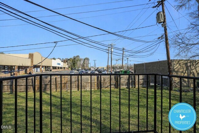 Building Photo - 115 Florence St