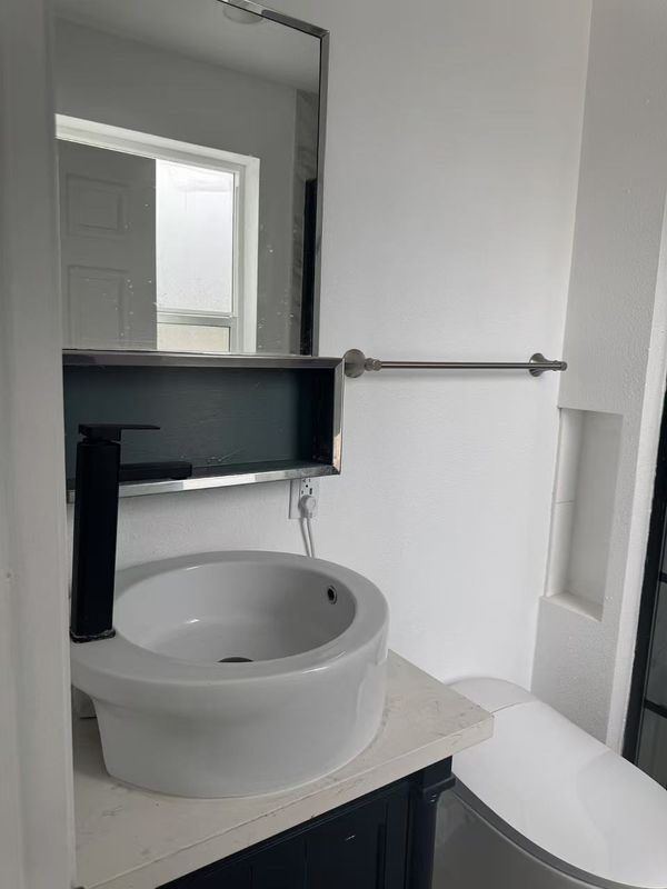 Building Photo - 301 W 1st St