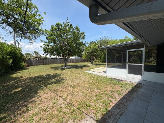 Building Photo - 22380 Nyack Ave