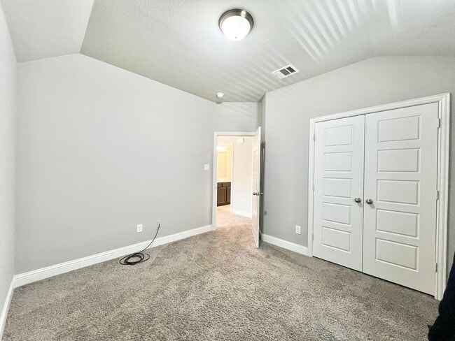 Building Photo - Modern Country Living Near I-35 – Stunning Duplex with Granite, Private Yard & Appliances Included!