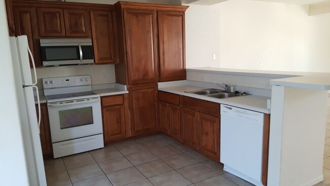 Building Photo - COMING SOON...SPACIOUS TEMPE TOWNHOME!