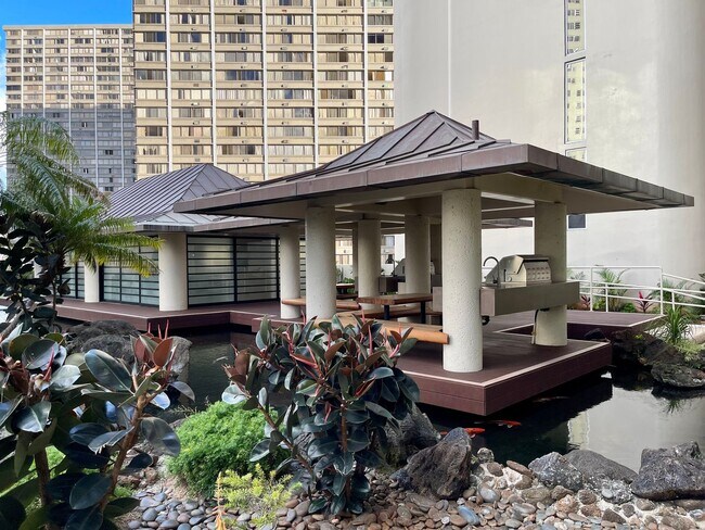 Building Photo - 1212 Nuuanu Ave