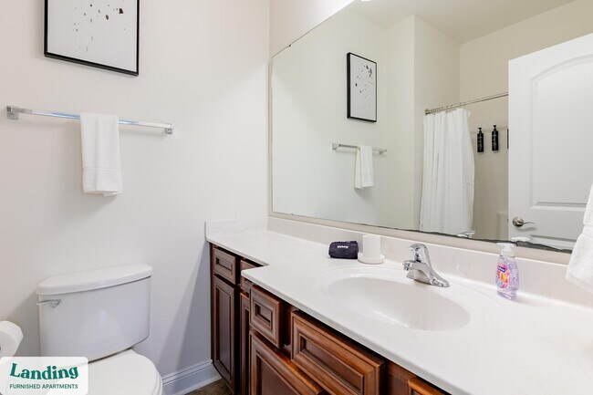 Building Photo - 2118 Silvercrest Dr