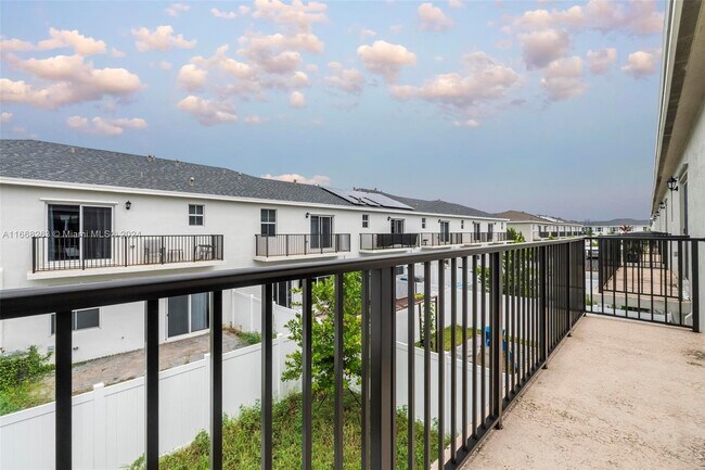 Building Photo - 765 SE 19th St