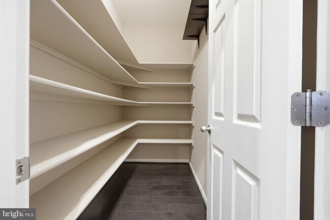 Building Photo - 43593 Mirror Terrace