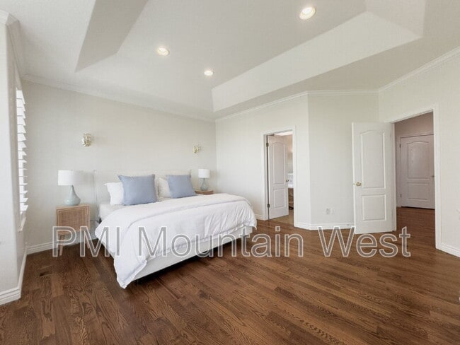 Building Photo - 49 E Fairway Dr
