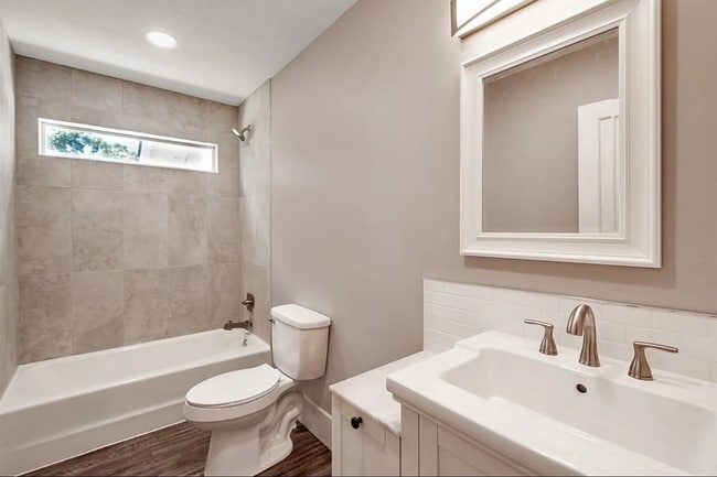 Building Photo - 3437 Country Club Pl