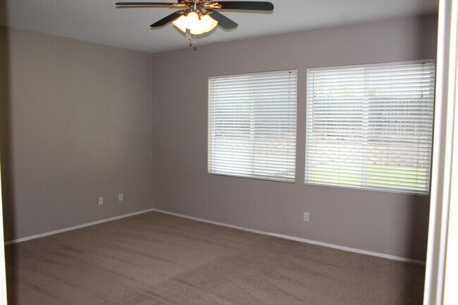 Building Photo - 4 Bedroom 2 Bath Home