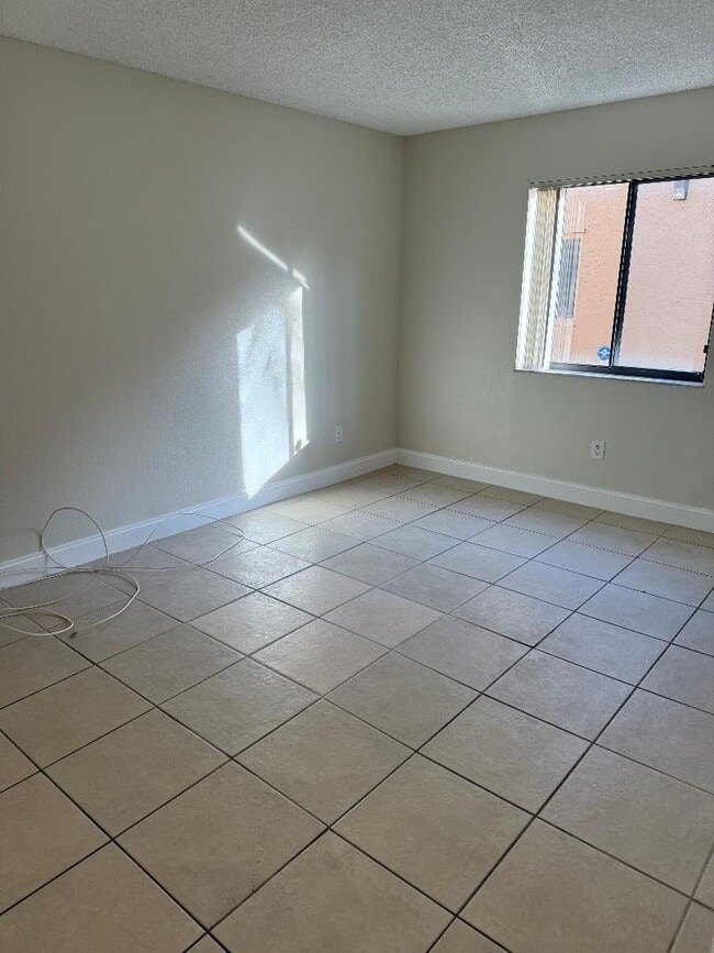 Building Photo - 6043 10th Ave N