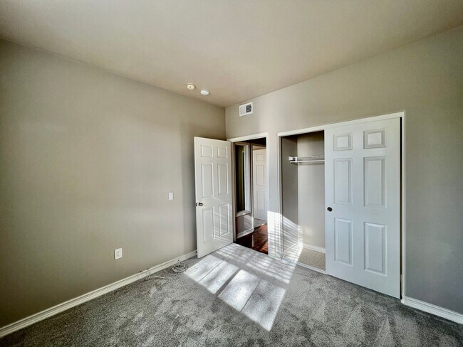 Building Photo - Charming 2B/2BA Condo with Patio and Pool Access in Carmel Mountain