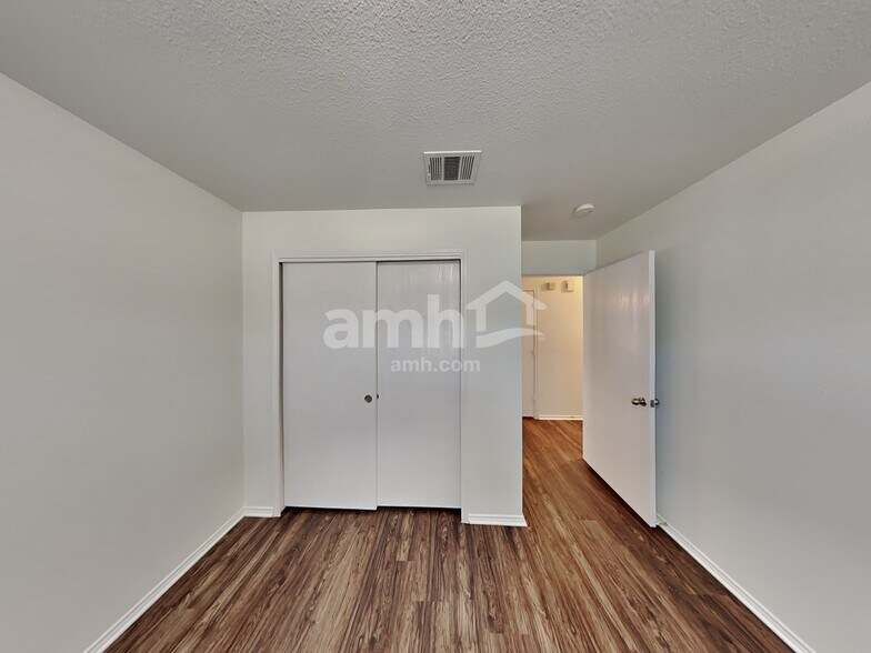 Building Photo - 217 N Willow Way