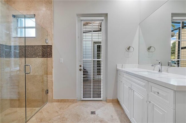 Building Photo - 10980 NW 78th Pl