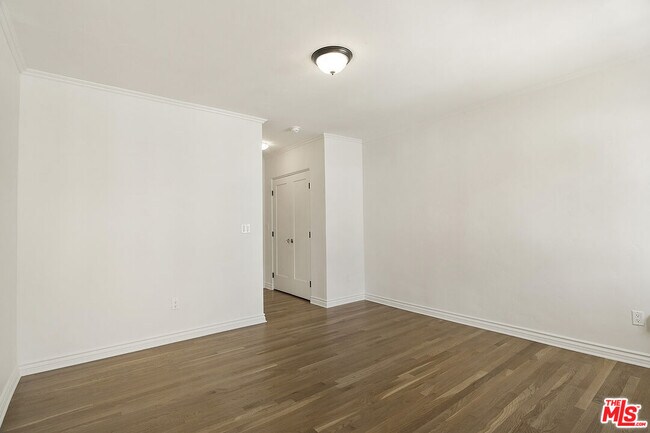 Building Photo - 450 N Orange Dr