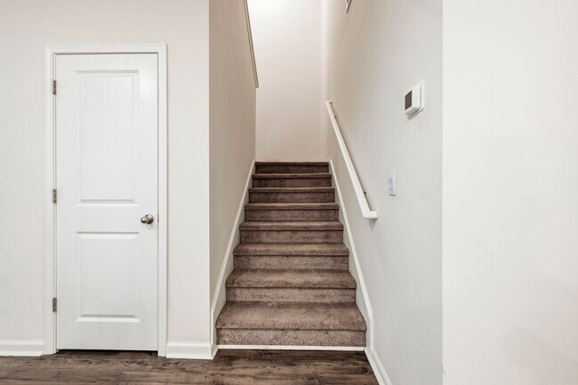 Building Photo - 3412 Bells Lk Cir