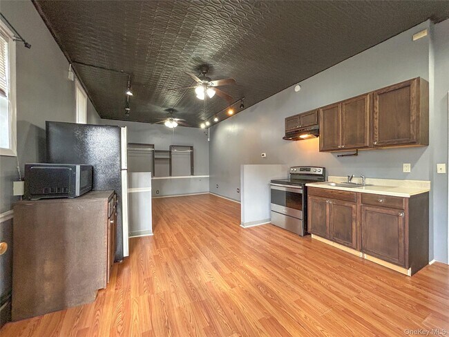 Building Photo - 51 Worrall Ave