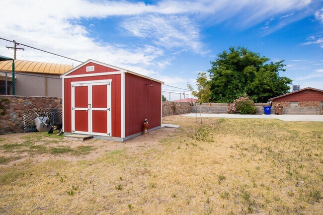 Building Photo - 1633 Stull Dr