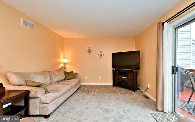 Building Photo - 800 Beacon Ct