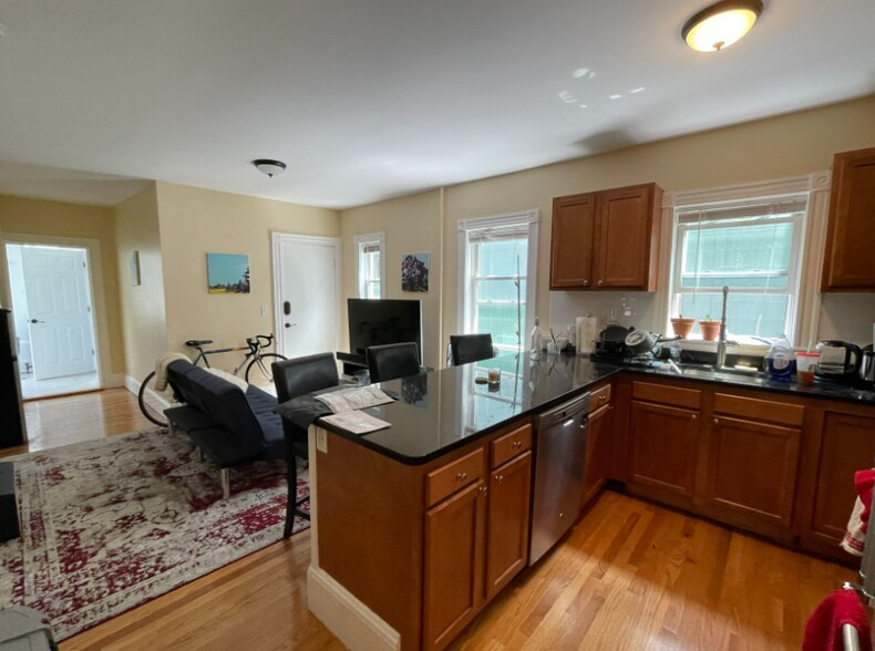 Building Photo - 42 Gorham St