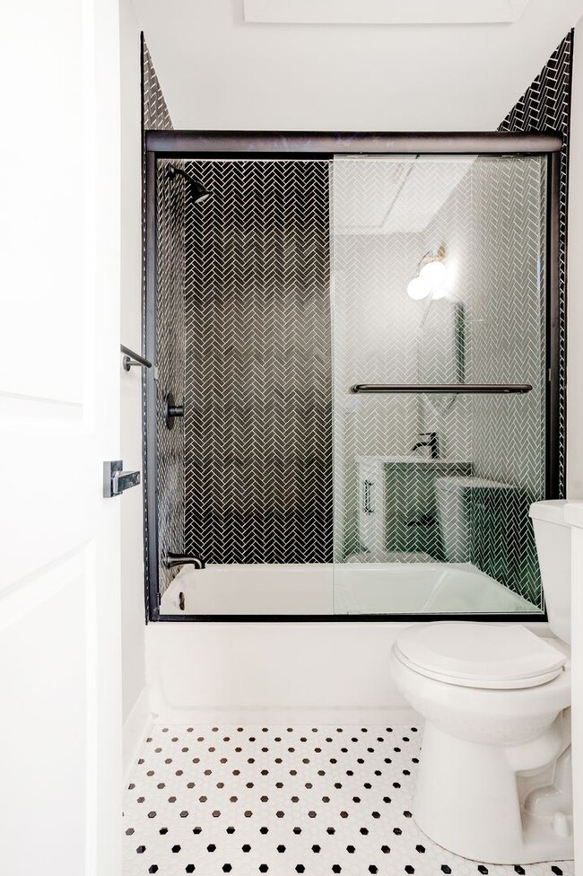 Building Photo - 2638 N 33rd St