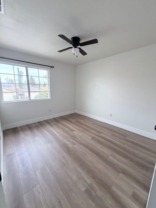 Building Photo - 9405 Salinger St