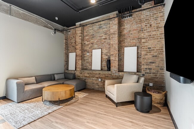 Building Photo - 2032 N Clybourn Ave