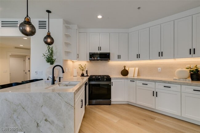 Building Photo - 8777 W Maule Ave