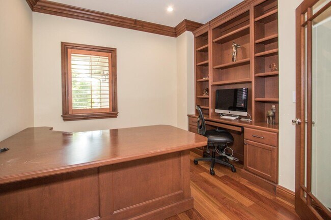 Building Photo - 446 Guadalupe Dr