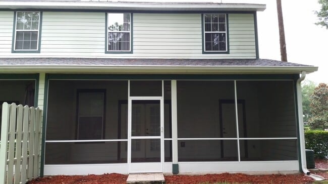 Building Photo - 231 NE 28th Ave
