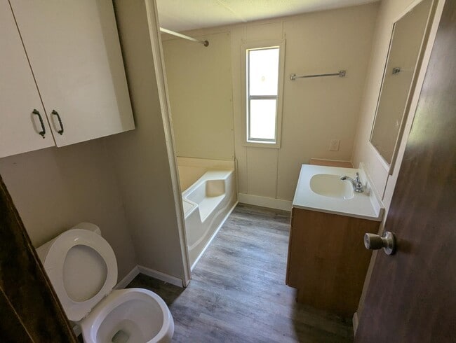 Building Photo - 113 Goheels Dr
