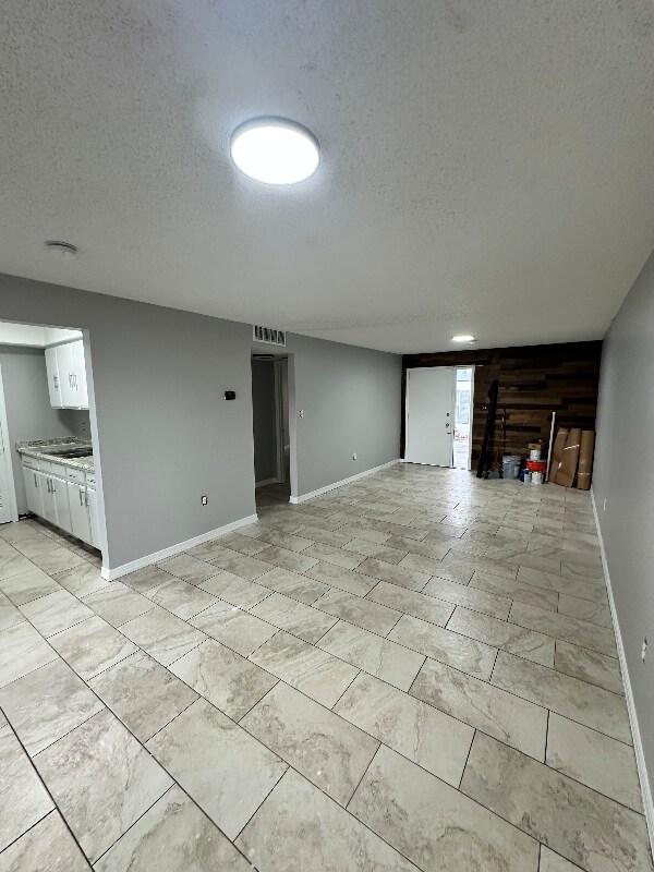 Building Photo - 9208 N Connechusett Rd